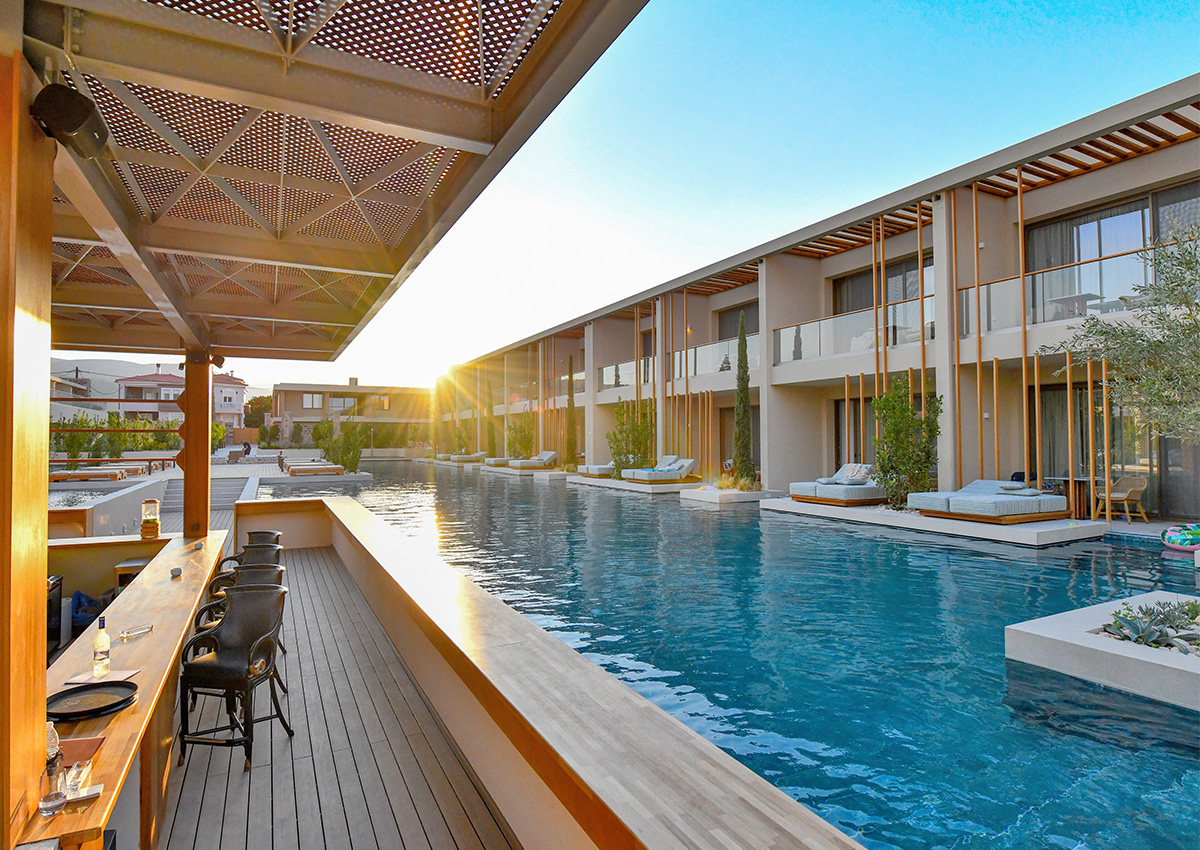 Pearl Island Swimup Pool